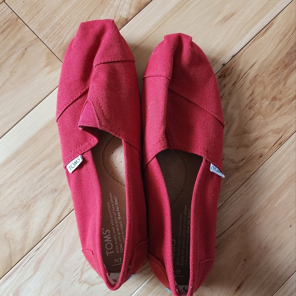 Toms Red